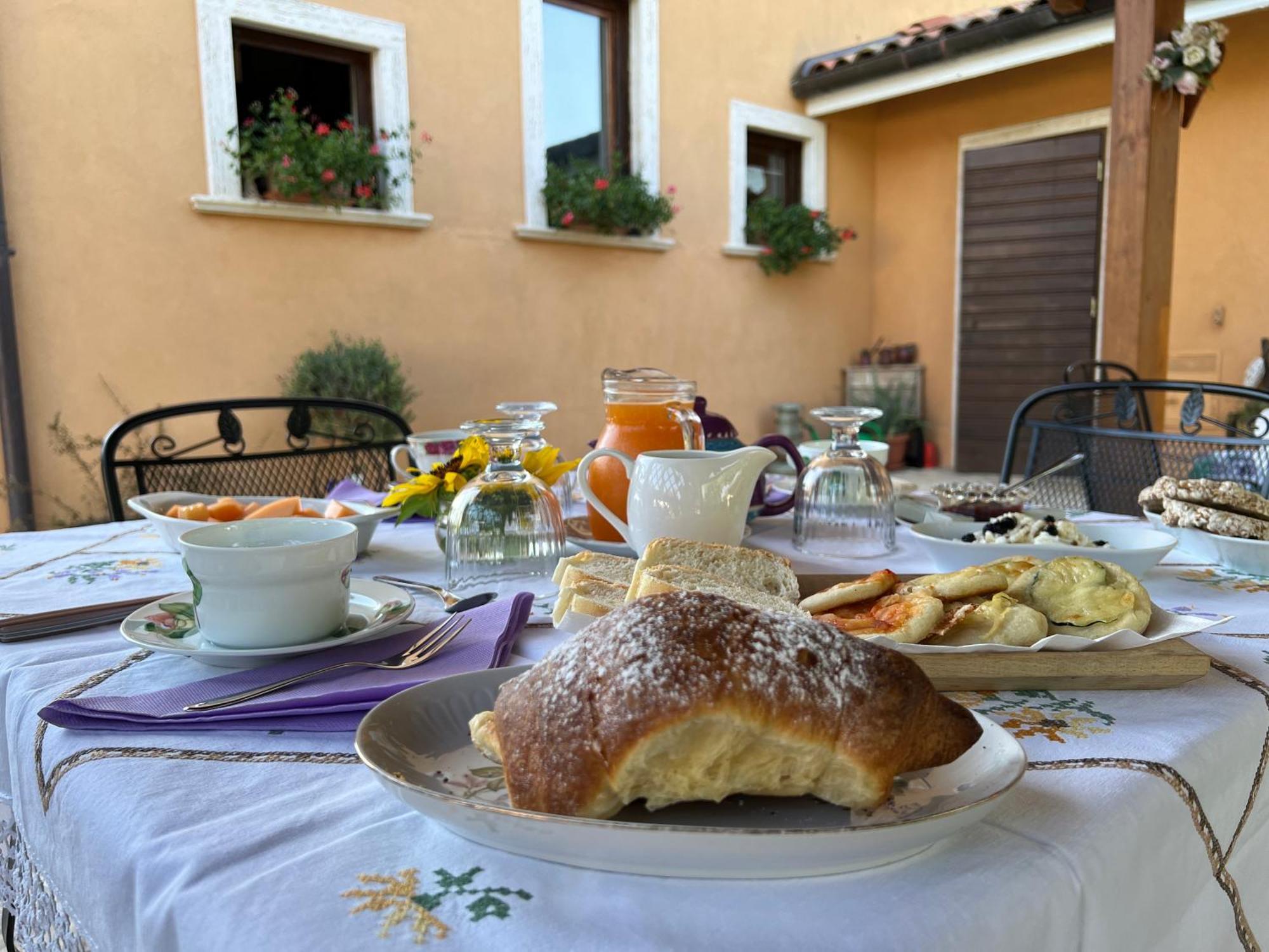 Bed & Breakfast Le Piagge Scurcola Marsicana Buitenkant foto